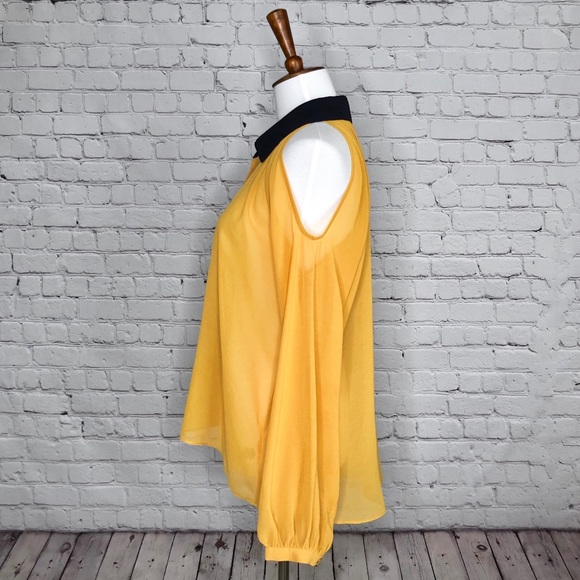 Gianni Bini Cold Shoulder Button Down Top - Picture 3 of 5